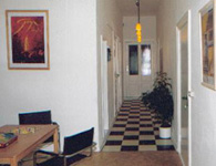 Cinema Rooms: Flur zwischen Aufenthaltsraum und Wohnungst&uuml;r